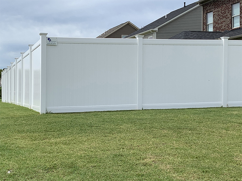 White vinyl fence company in Middle Tennessee